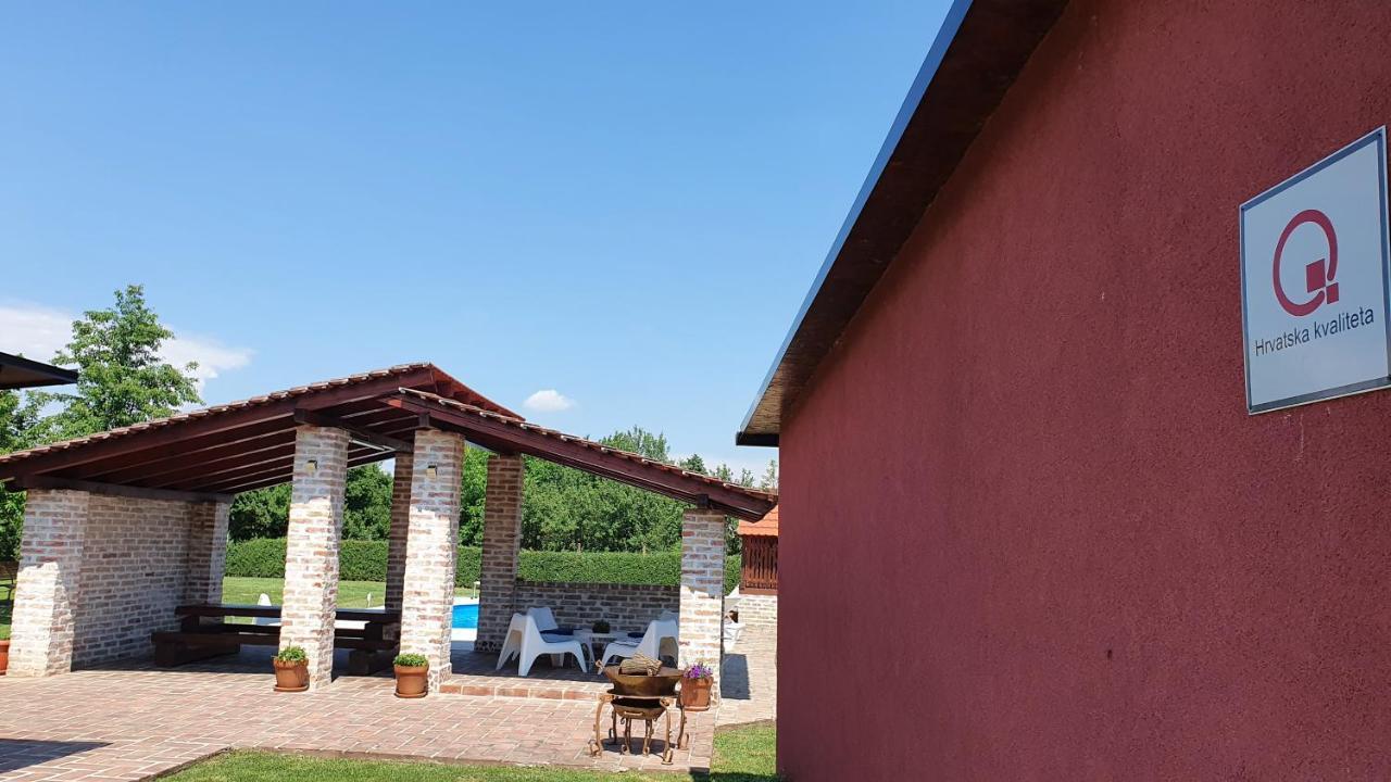 Villa Mons Aureus Popovac Экстерьер фото