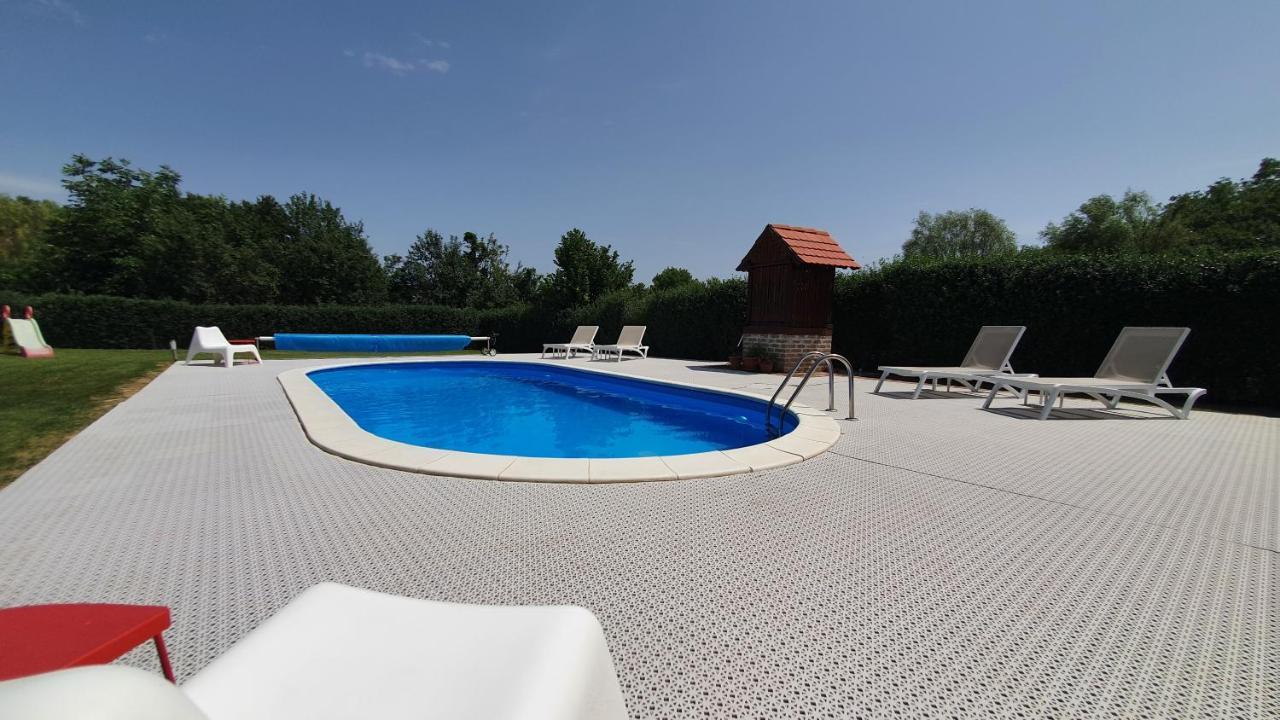 Villa Mons Aureus Popovac Экстерьер фото