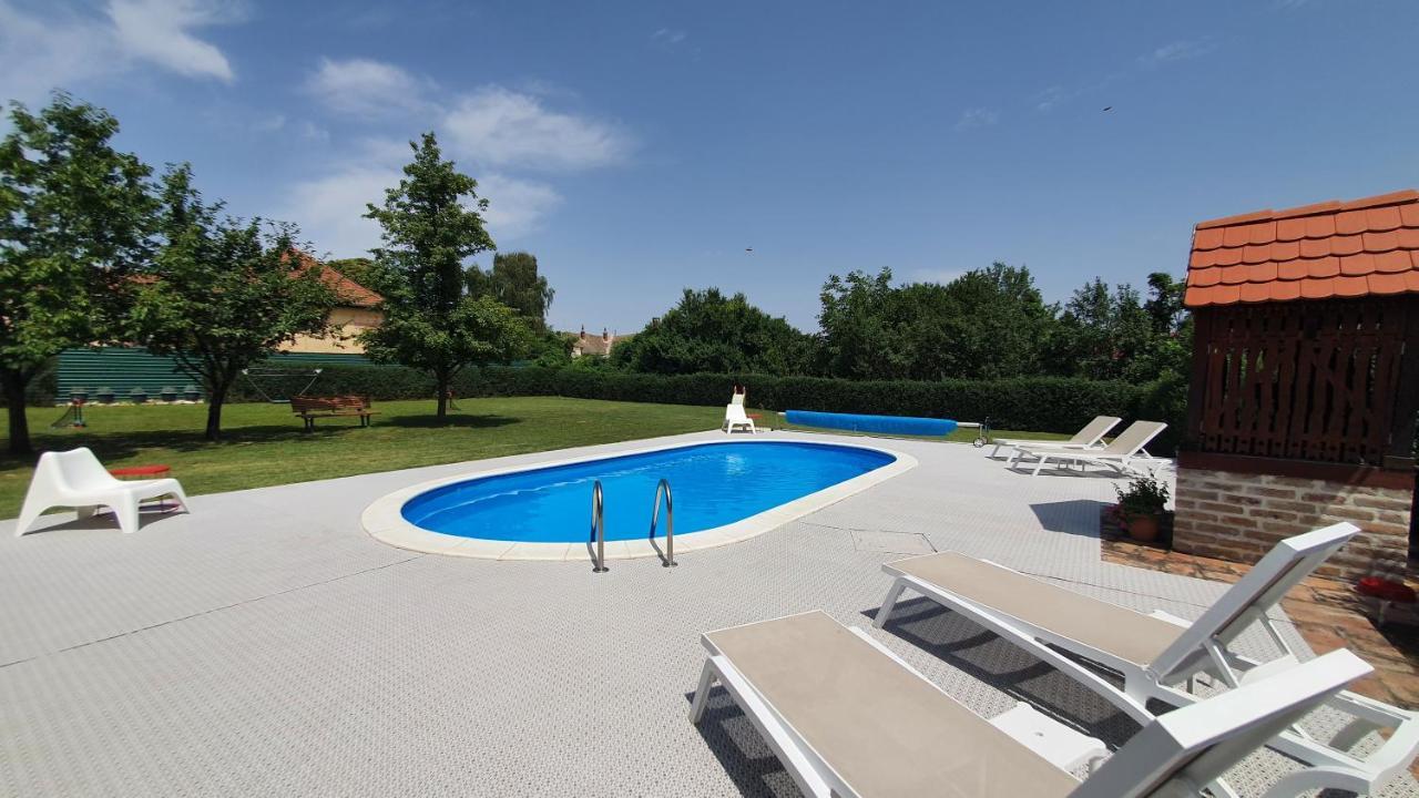 Villa Mons Aureus Popovac Экстерьер фото